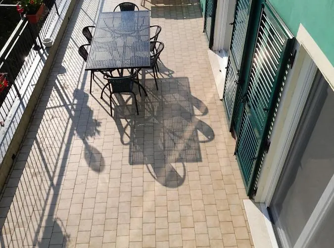 Mare E Monti Di Simonetta *